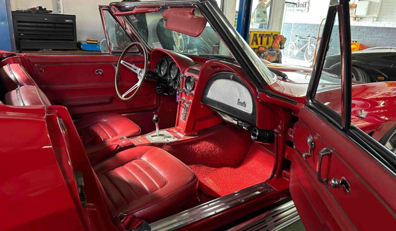 
								1966 Chevrolet Corvette Stingray C2 full									