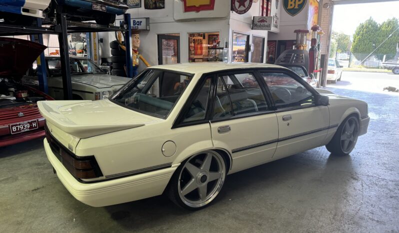 
								1985 Holden VK SS Brock Replica full									